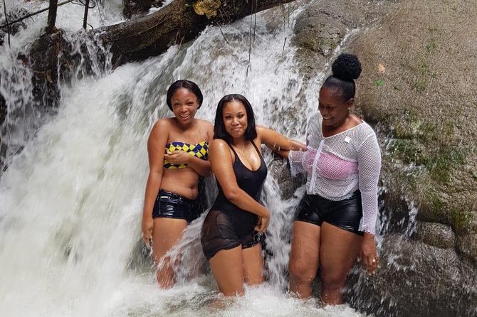 MBJ - Hotels in Ocho Rios - The Ride Experience: Safe Driving and Local Sightseeing Facts