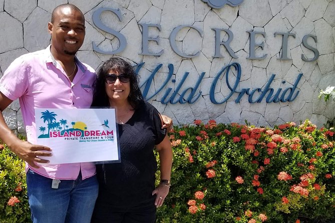 Montego Bay Airport Private Taxi: Secrets St James/ Wild Orchid - Landing at Sangster: finding your driver without terminal stress