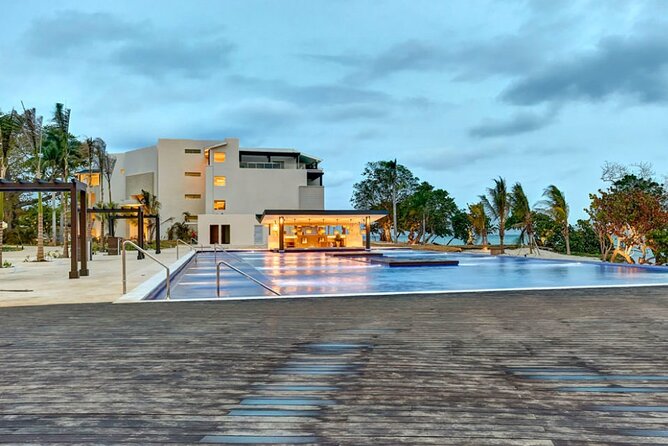 Montego Bay Airport Private Taxi to Royalton Negril - Free Stops for Groceries and Quick Needs
