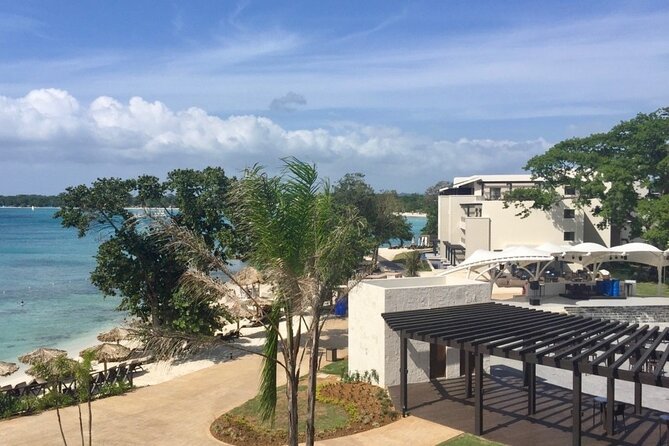 Montego Bay Airport Private Taxi to Royalton Negril - Flight Delays, Handled Without Panic