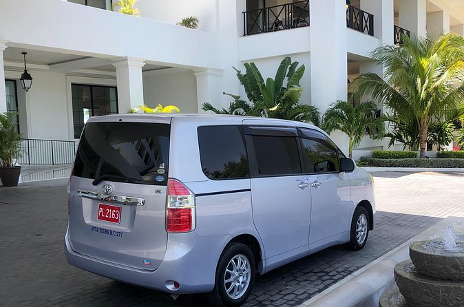 Montego Bay Airport Transfers ( Round Trip-Montego Bay Hotels) - The ride itself: air-conditioned comfort plus local stories