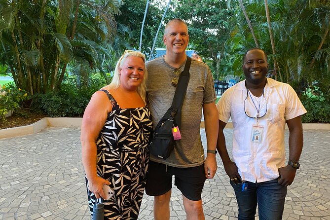 Montego Bay Airport Transfers-Round Trip - Air-Conditioned Vans, Refreshments, and That Small Welcome Lift