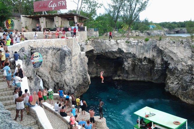 Montego Bay Excursion Negril 7 Miles Beach, Rick's Cafe and Time Square Shopping - What to wear and bring for a smart casual, beach-heavy day