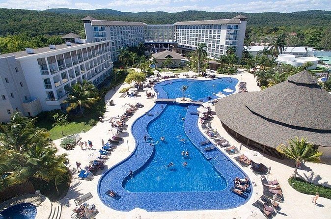 Montego Bay Hotels Private Airport Transfer - Learning on the way: quick “local info” without a tour ticket