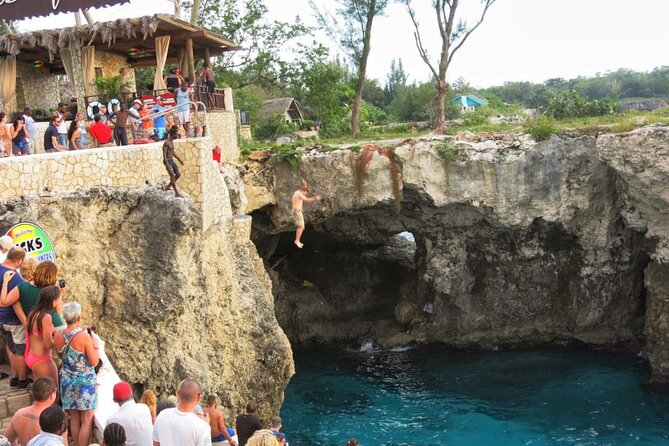 Negril Beach Break and Ricks Cafe - Montego Bay Cruise Port - Montego Bay pickup to Negril’s 7-mile beach break
