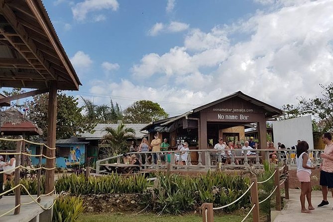 Negril One Love Bus Bar Crawl - Bus Comfort: Air-Conditioning, Crowding, and What to Bring