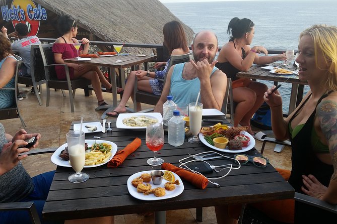 Negril Seven Miles Beach Day and Rick's Cafe Sunset Private Tour - Rick’s Cafe at sunset: cliff jumpers and prime views