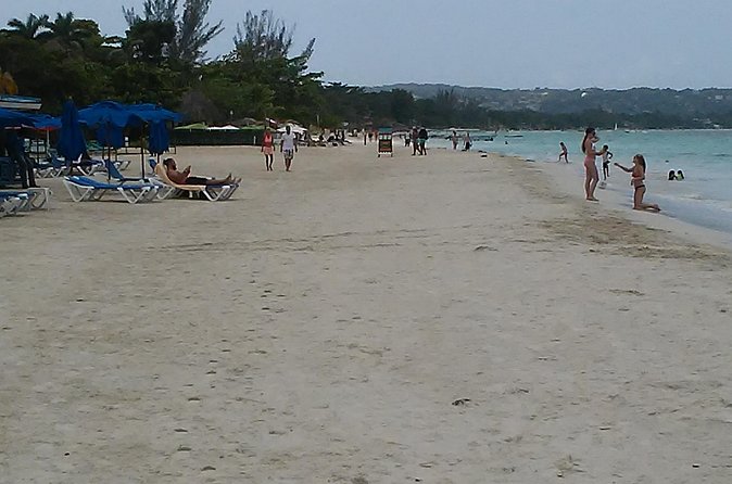 Negril seven Miles Beaches & Shopping Only | Spend more time on the Beach: - Live Entertainment and an Art Historian Guide