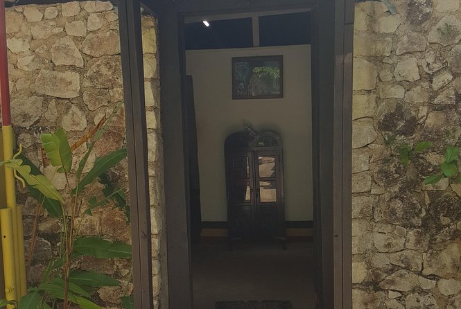 Nine Mile Tour from Ocho Rios - The mausoleum visit: the climb you should plan for