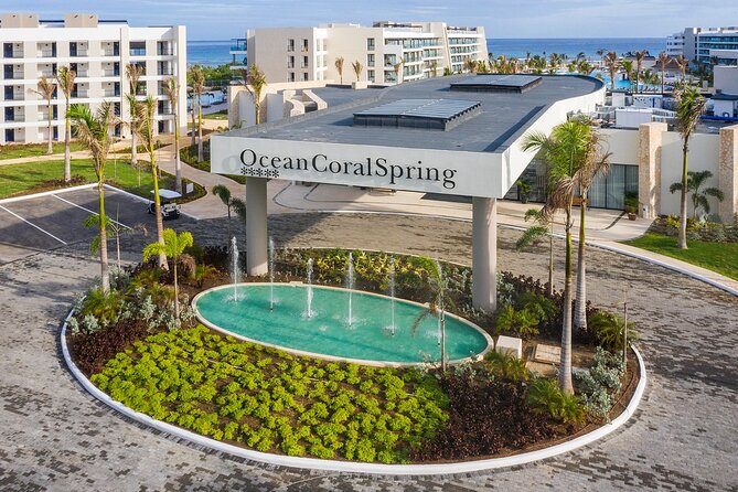 Ocean Coral Spring Private Airport Transfer - Inside the Car: Air-Conditioned Comfort and Luggage Room