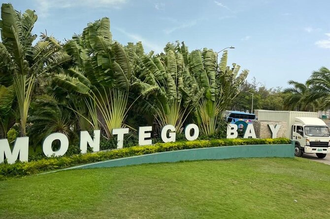Ocean Eden bay coral spring EXCLUSIVE private airport transfer - Finding your driver in Falmouth: placard, phone number, and updates