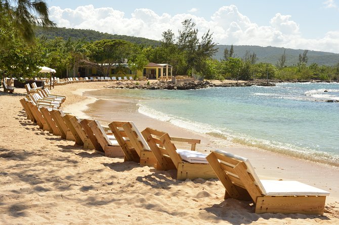 Ocho Rios: Bamboo Beach Club with Specialty Lunch & Cocktails - VIP Section Details: Comfort Is the Point