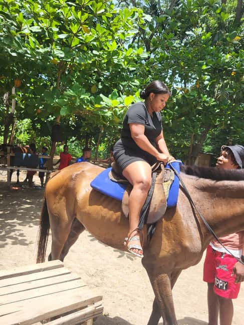 Ocho Rios : Bamboo River Rafting and HorseBack Riding - Ocean swim with your horse: the part people remember