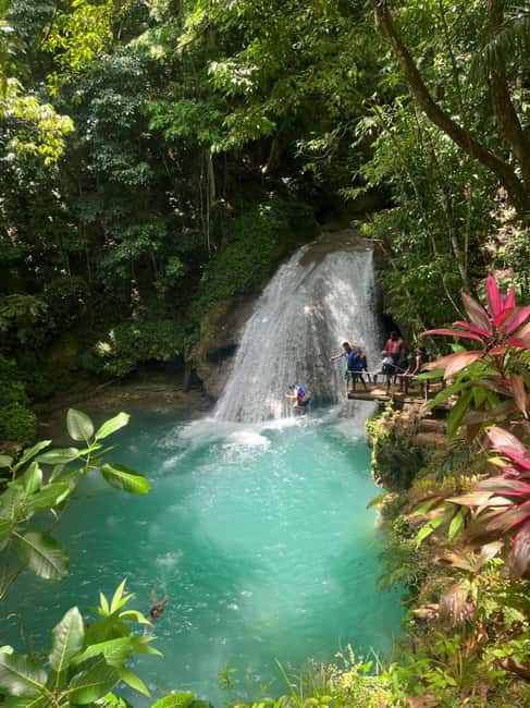 Ocho Rios : Blue Hole and Sightseeing Tour - The ride through Ocho Rios: more than a drive by