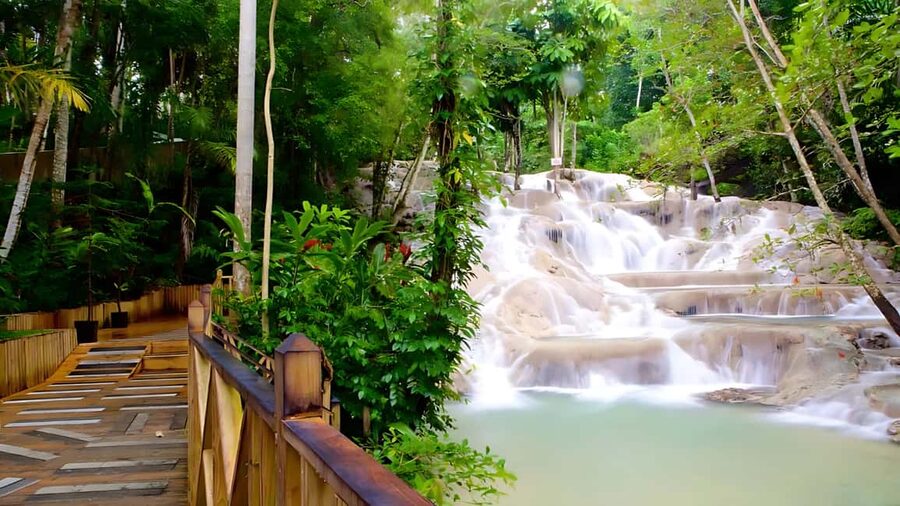 Ocho Rios Catamaran: Dunn's River, Snorkeling & Open Bar - Cruise out of Mahogany Beach: views you will actually remember