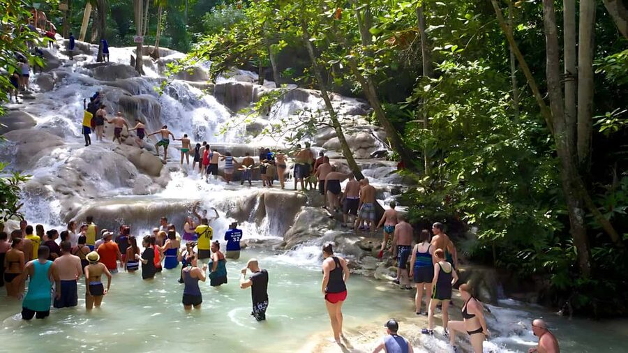 Ocho Rios Catamaran: Dunn's River, Snorkeling & Open Bar - Meeting at Cool Runnings and the 4-hour reality check