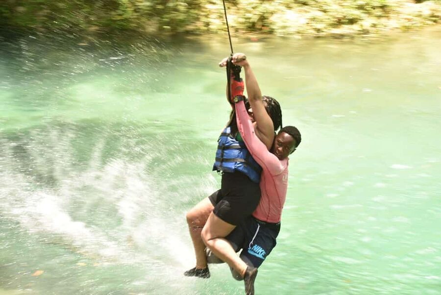 Ocho Rios: Dunn's River Falls and Blue Hole Combo Tour - Dunn’s River Falls: The Guided Human-Chain Climb