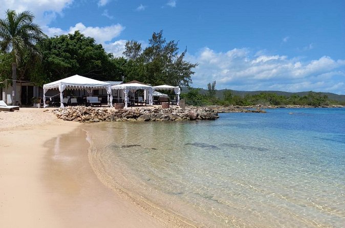 Ocho Rios: River Tubing, Lunch and Cocktails at Bamboo Beach Club - Food and Drinks at Bamboo: What You’re Likely to Love, and What to Manage