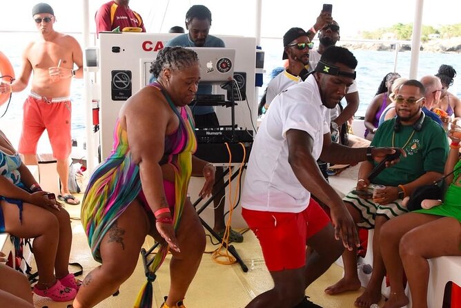 Party Catamaran: OpenBar, Music, Negril Beach, Caves, Snorkeling - Crowds, Group Size, and How to Avoid the Awkward Moments
