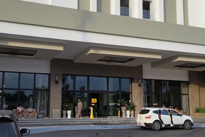 Private Airport Transfer Riu Aquarelle & Excellence Oyster Bay - Driver Commentary, Local Landmarks, and Small Moments You Actually Remember