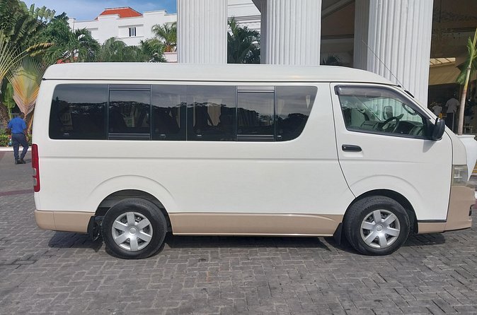 Private Airport Transfer to Hotel Riu Palace Aquarelle - Route highlights, from Montego Bay photo stops to Rose Hall Great House