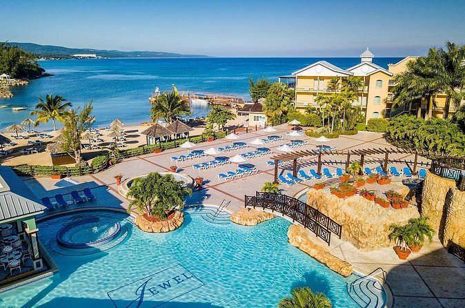 Private Airport Transfer to Jewel Paradise Cove Resort - Your pickup routine, luggage help, and driver attention
