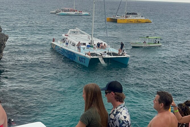 Private airport transfer to negril resorts arrival/departure - Local stories from drivers like Renardo, Ronaldo, and Ricardo