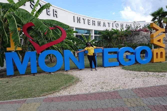 Private Airport Transfers To Negril Hotels and Villas - Your Driver and the First 10 Minutes Matter