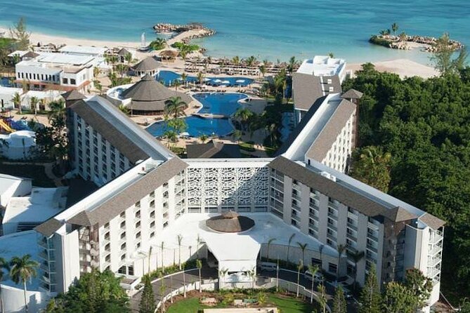 Private Airport Transfers to Royalton Blue Waters and White Sand - Royalton Blue Waters or White Sands, Two Drop-Off Options