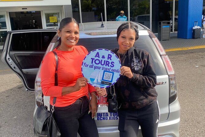 Private Airport transportation - Finding Your Driver at the Arrival Port