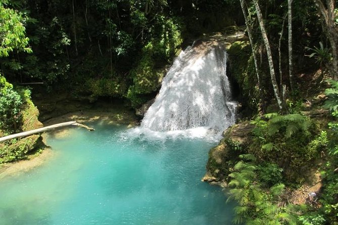 [PRIVATE] Blue Hole & Secret Falls Tour with Entrance Fees - Your driver-guide experience: why it can make or break the day