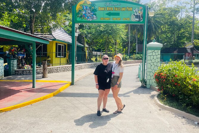 Private Dunn’s River Falls Experience + Blue Hole Secret falls - Ocho Rios time: A little culture and food between the water stops