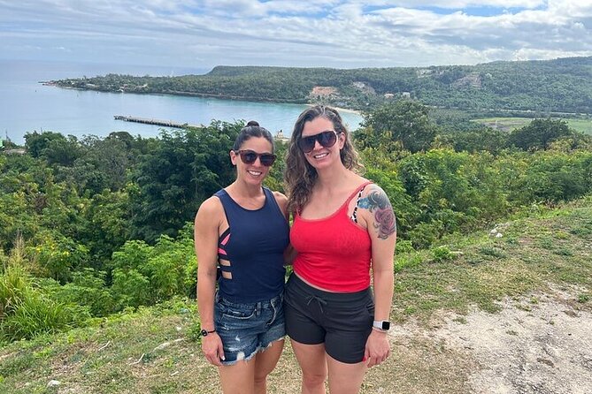 Private fun fill tour from Montego Bay to dunns river & blue hole - Ocho Rios Jerk Center: getting your lunch in the right place