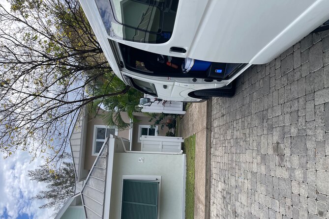 Private Jamaica Transport - Included Perks That Make a Difference After Flying