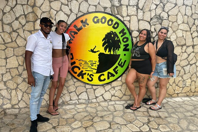 Private MBJ Airport Transfers to Hotels in Jamaica (Round Trip) - The Ride: Air-Conditioning, Island Music, and On-Time Energy