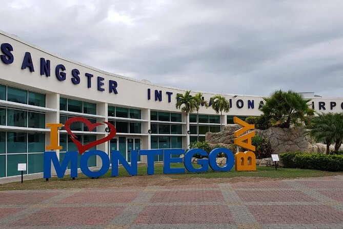 Private Montego Bay Airport Transfer To Hotels in Falmouth - The Ride Details: Air-Conditioning, WiFi, Water, and Music