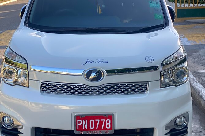 Private Montego Bay Airport Transfer to Hotels in Montego Bay - Small details that make the ride feel taken care of