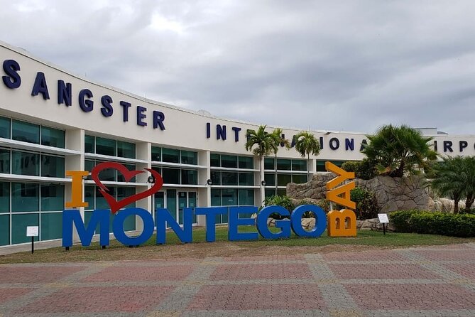 Private Montego Bay Airport Transfer to Hotels in Montego Bay - The drive to your hotel in an A/C car, plus bottled water and WiFi