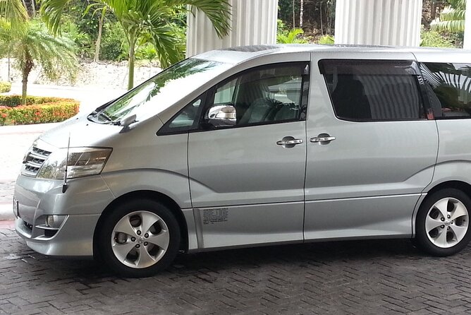 Private Montego Bay Airport Transfer to Ocho Rios - A driver who can help with more than just the ride