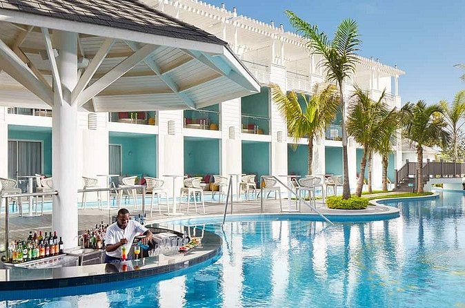 Private Montego Bay Jamaica Airport Transfer to Hotels in Negril - Round-trip option: keeping the return day from going sideways