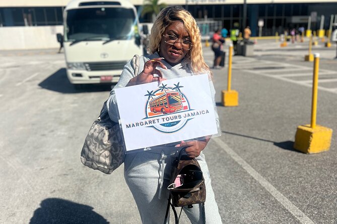Private Montego Bay Jamaica Airport Transfer - Finding your driver fast at Sangster International (MBJ)