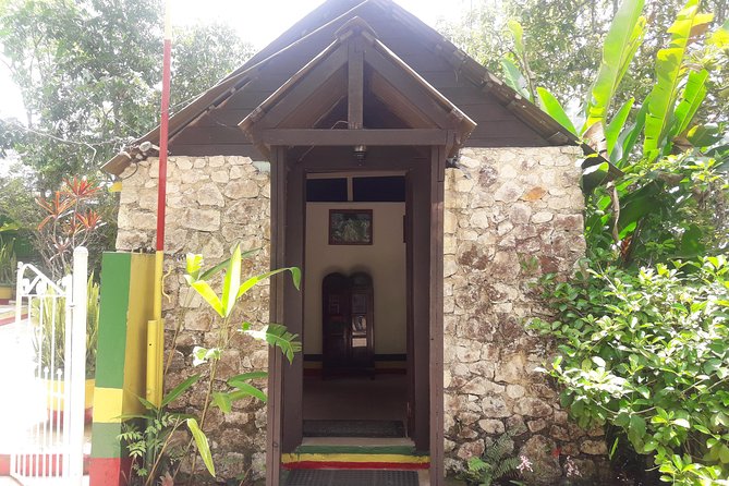 Private Nine Mile Tour from Montego Bay - Getting around Nine Mile: stairs, hills, and the smart-casual reality