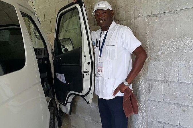 Private One-Way and Roundtrip Airport Transfer to Montego Bay Hotels - Mobile Tickets and Simple Confirmation