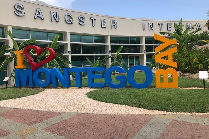 Private Round-trip MBJ Airport Transfer to Montego Bay Hotels - The Ride Itself: Air-Conditioned Comfort, Water, and Luggage Care