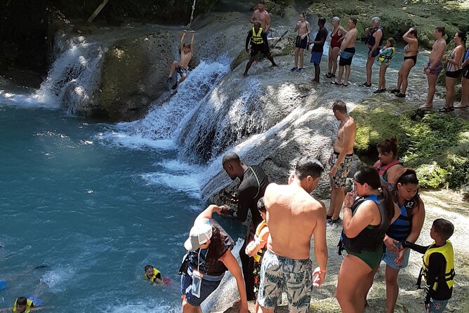 Private Tour From Ocho Rios To Blue Hole Secret Falls and Shopping - The Shopping Stop: Souvenirs That Fit the End of the Day