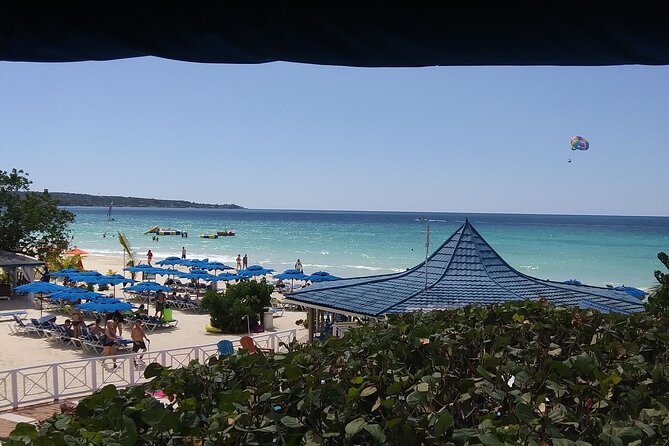 Private Tour Negril Beach and Rick's Cafe From Montego Bay - Rick’s Cafe: Sunset Views and the Cliff-Jumping Show