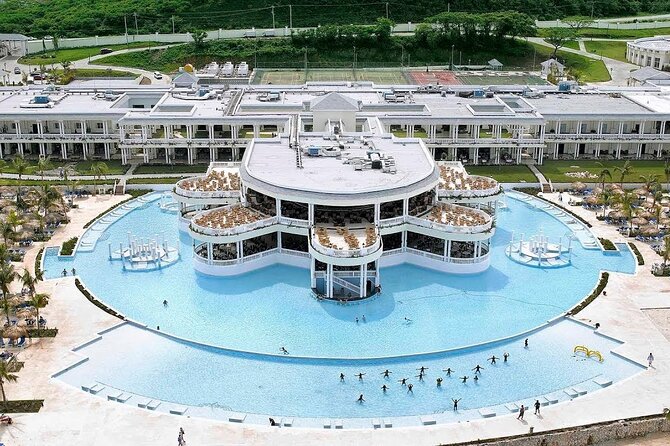 Private Transfer from MBJ Airport to Grand Palladium Hotel - Private MBJ to Grand Palladium Lucea: What This Transfer Really Offers