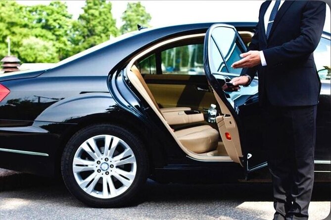 Private Transfers: Montego Bay Airport ↔ Ocho Rios Area - Pickup and Flight Tracking: The Part You Feel Immediately