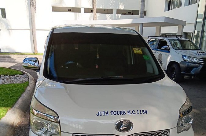 Private Transportation to and from Montego Bay Airports or Hotels - Group Size and Vehicle Reality: Up to 20 on the Coaster