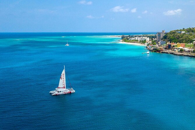 Reggae Family Catamaran Cruise From Montego Bay - Reggae DJ, open bar, and snacks that keep everyone happy